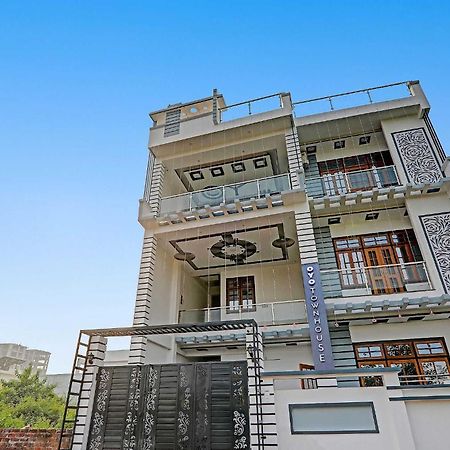 Townhouse Relax Inn Chinhat エクステリア 写真