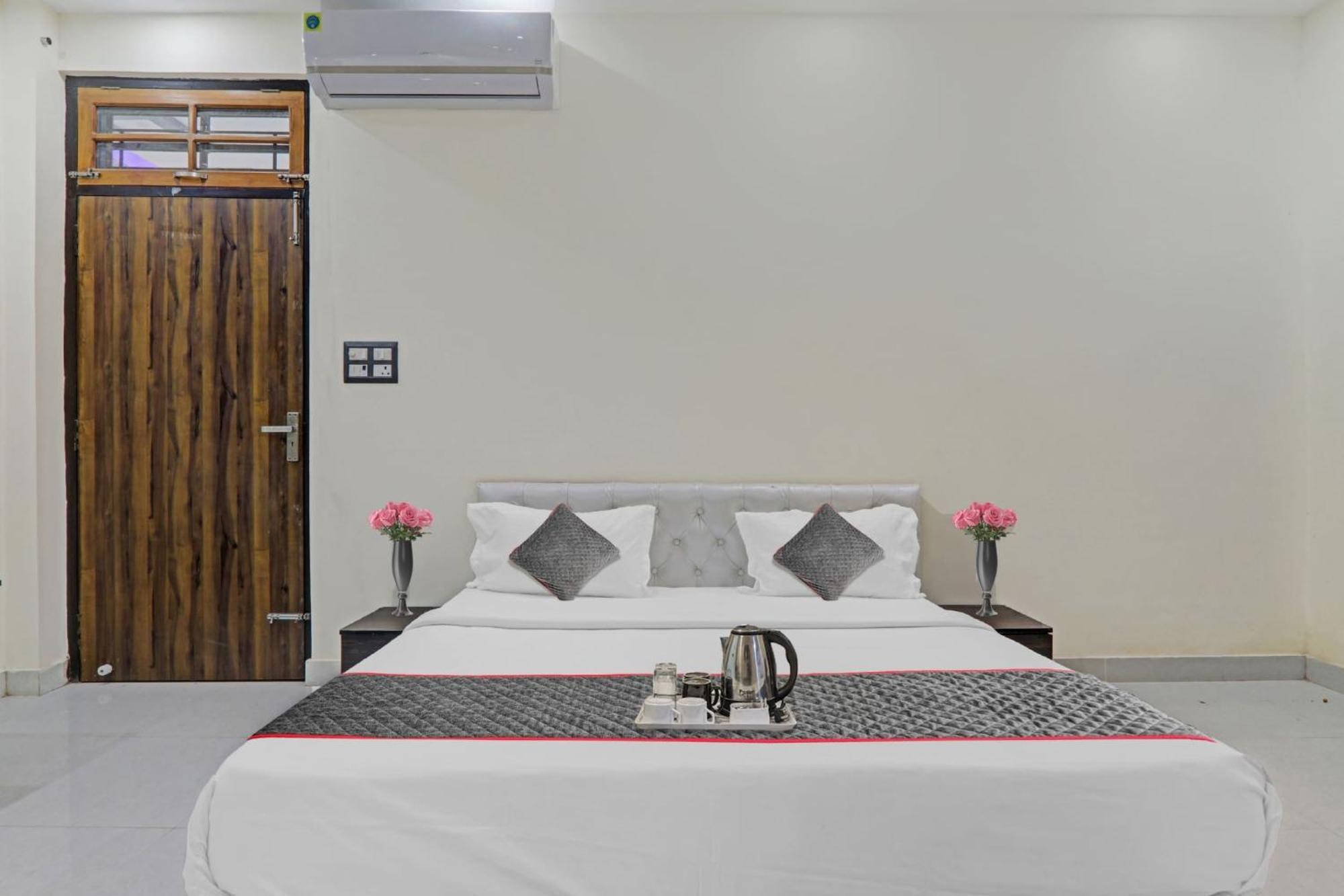 Townhouse Relax Inn Chinhat エクステリア 写真