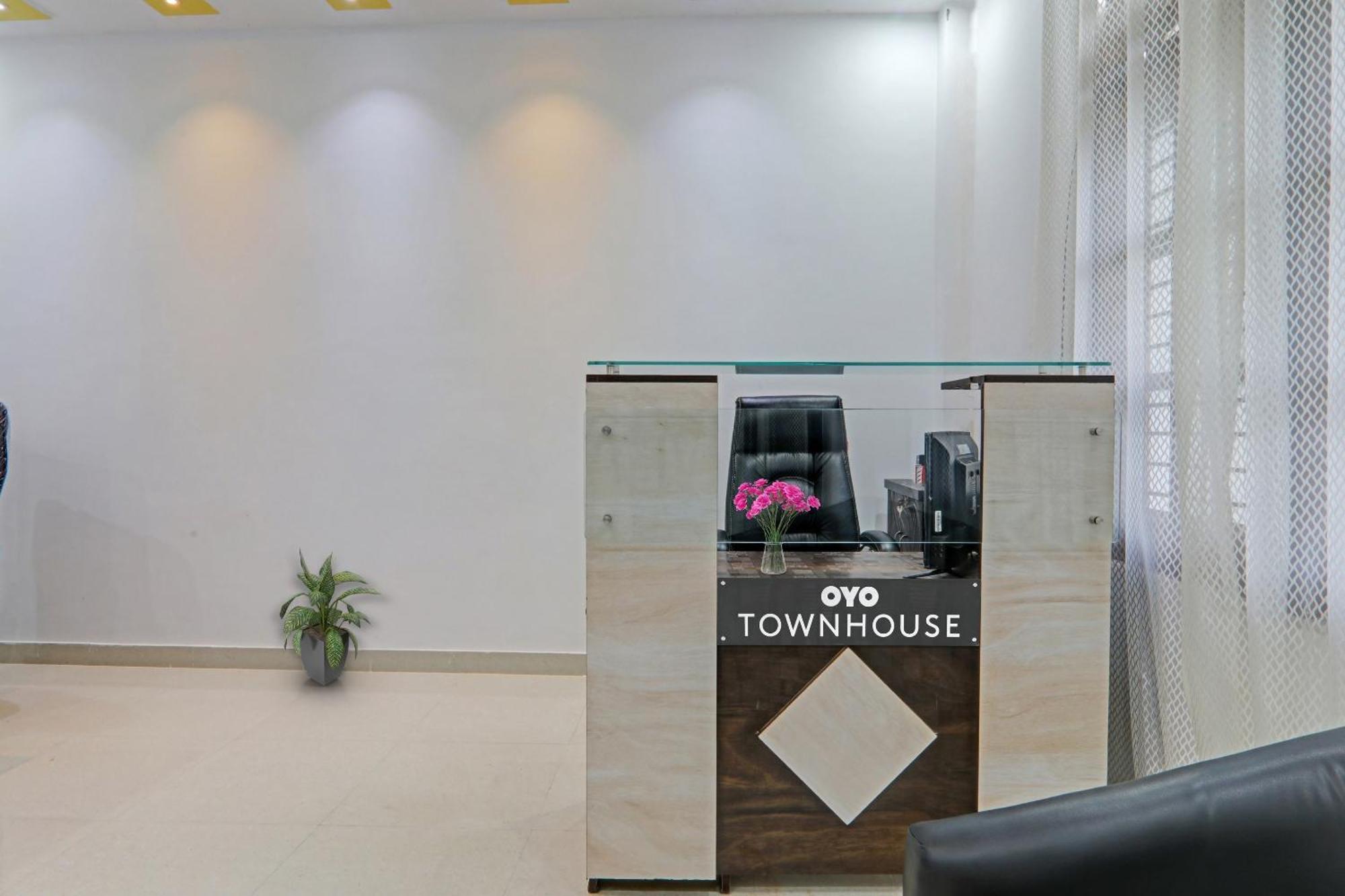 Townhouse Relax Inn Chinhat エクステリア 写真