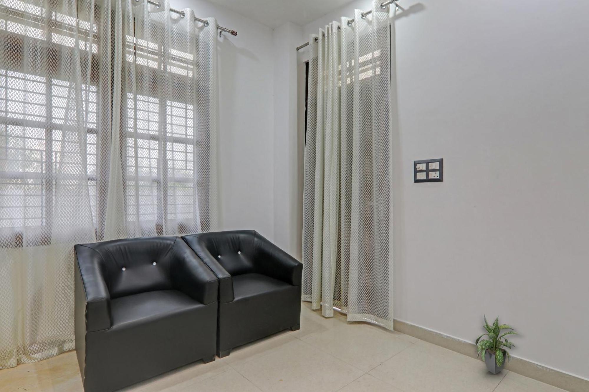Townhouse Relax Inn Chinhat エクステリア 写真