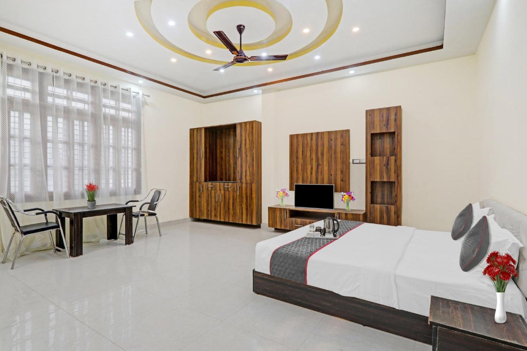 Townhouse Relax Inn Chinhat エクステリア 写真