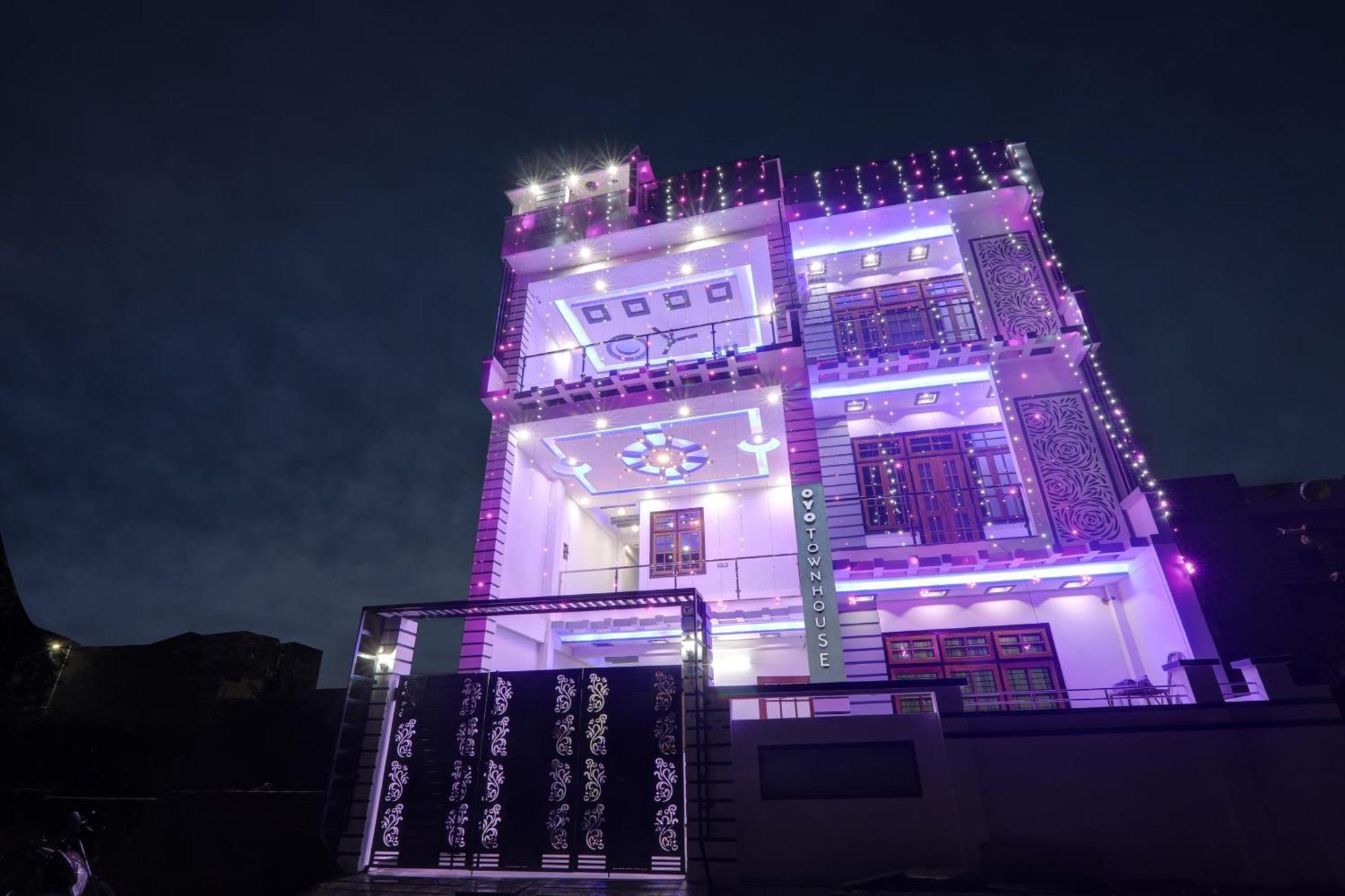 Townhouse Relax Inn Chinhat エクステリア 写真