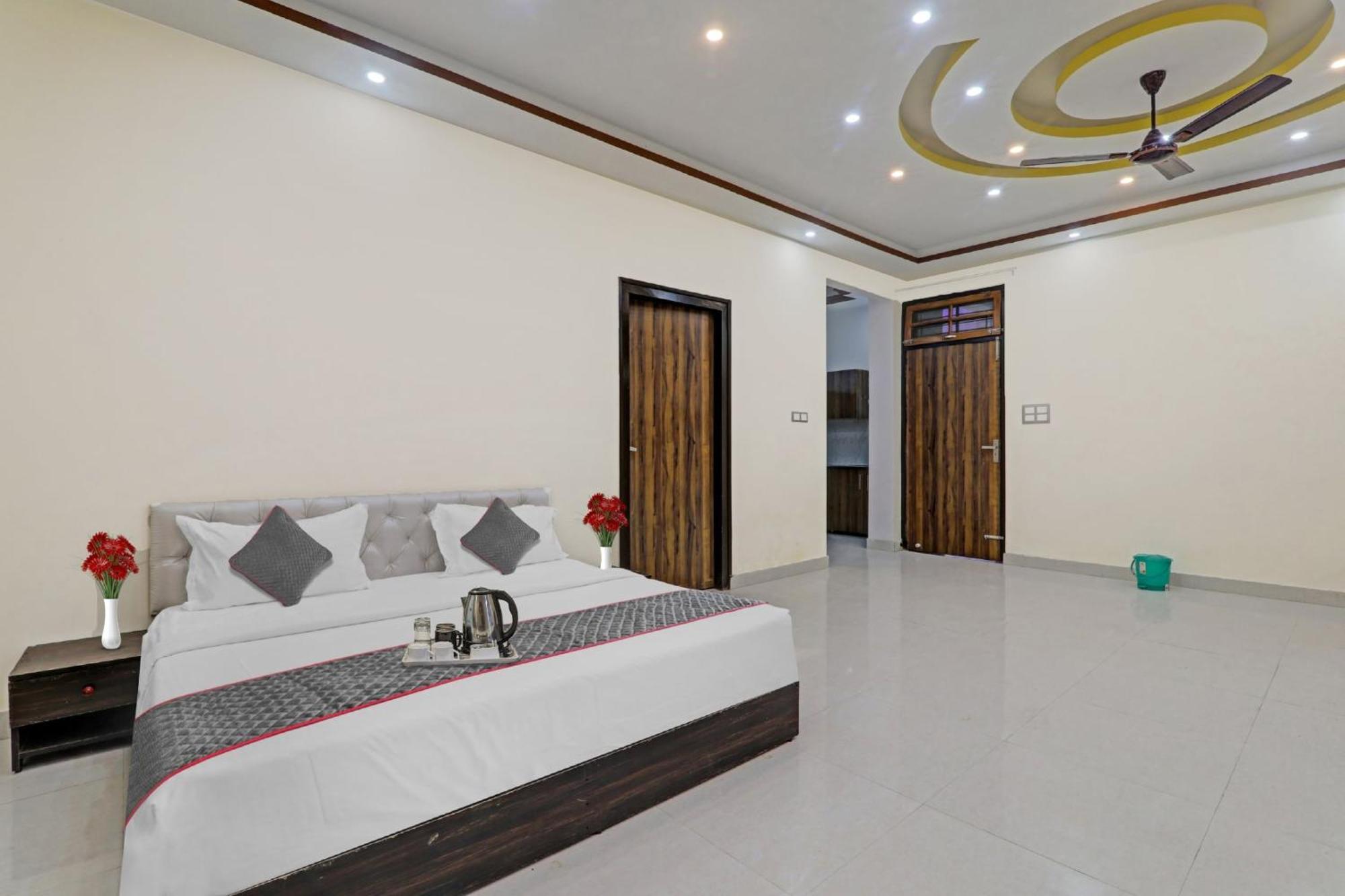 Townhouse Relax Inn Chinhat エクステリア 写真