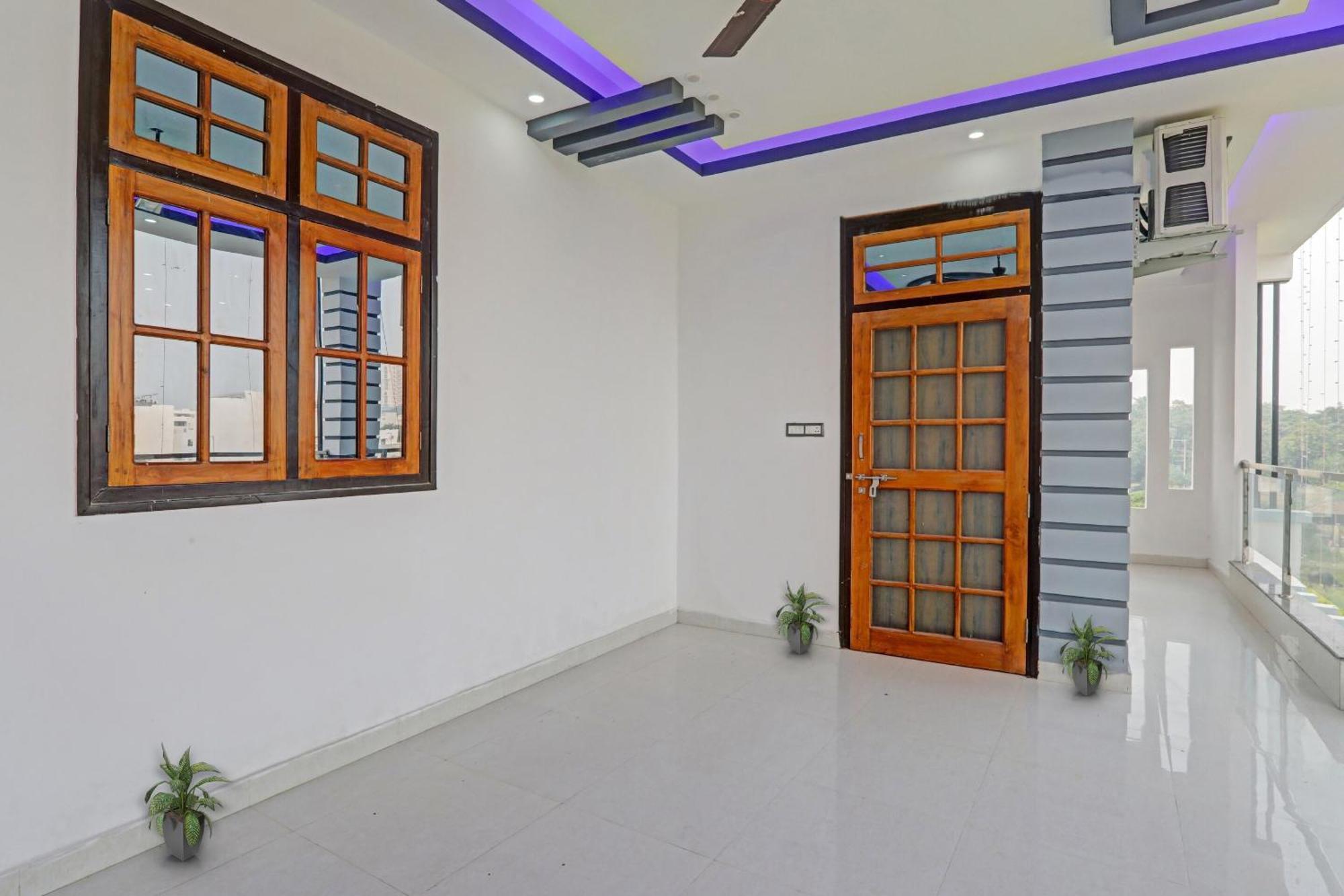Townhouse Relax Inn Chinhat エクステリア 写真