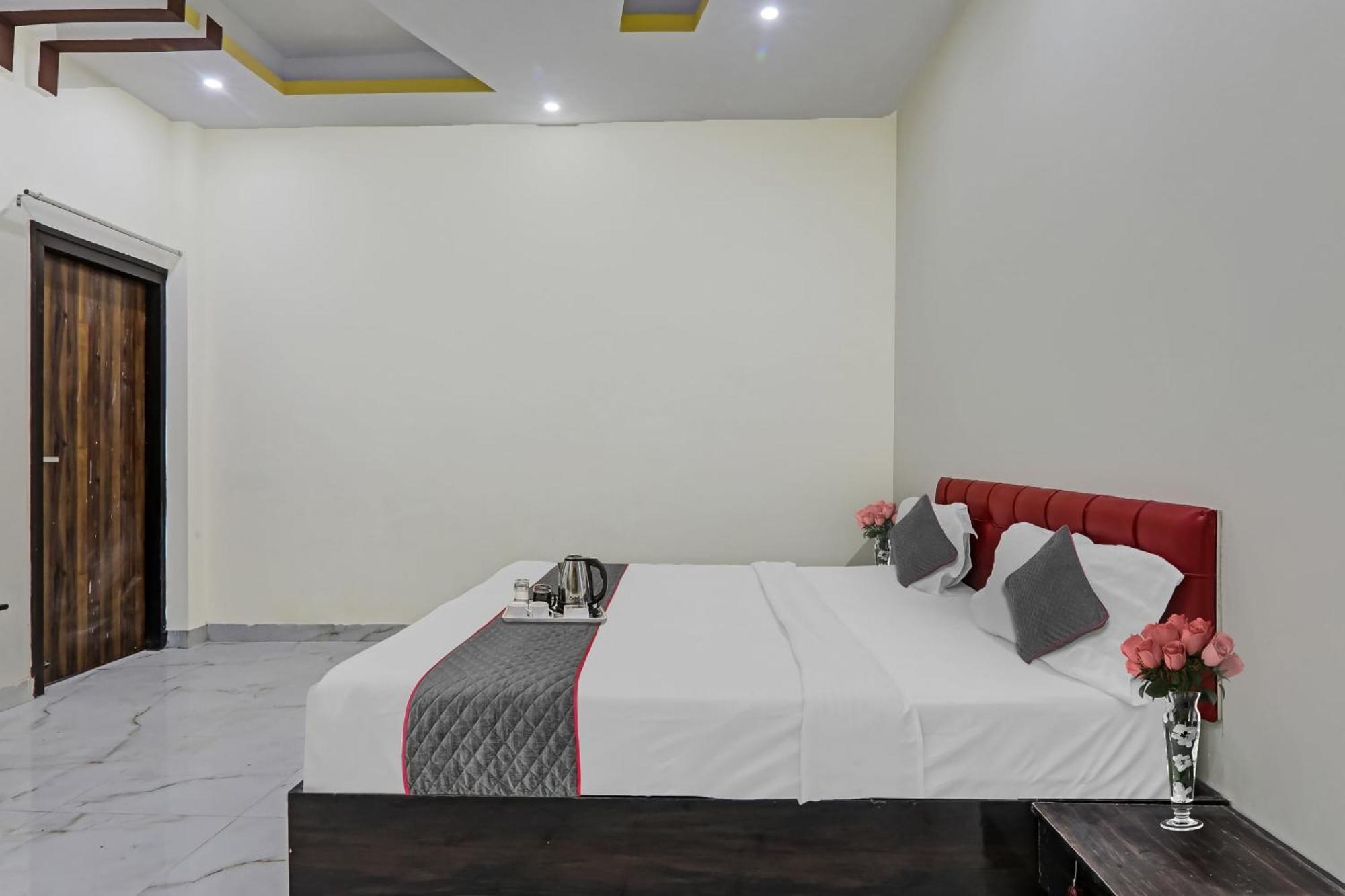 Townhouse Relax Inn Chinhat エクステリア 写真