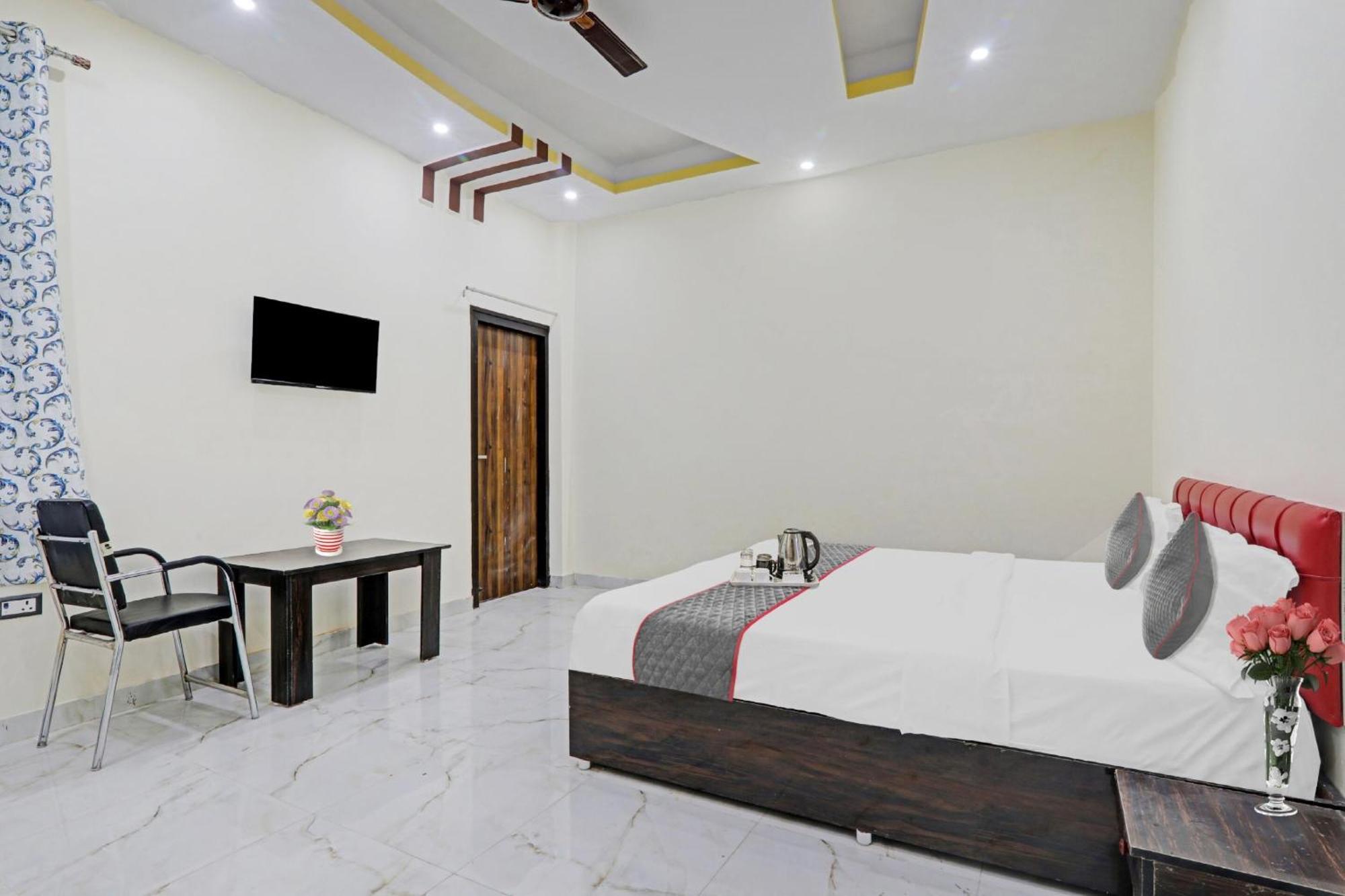 Townhouse Relax Inn Chinhat エクステリア 写真