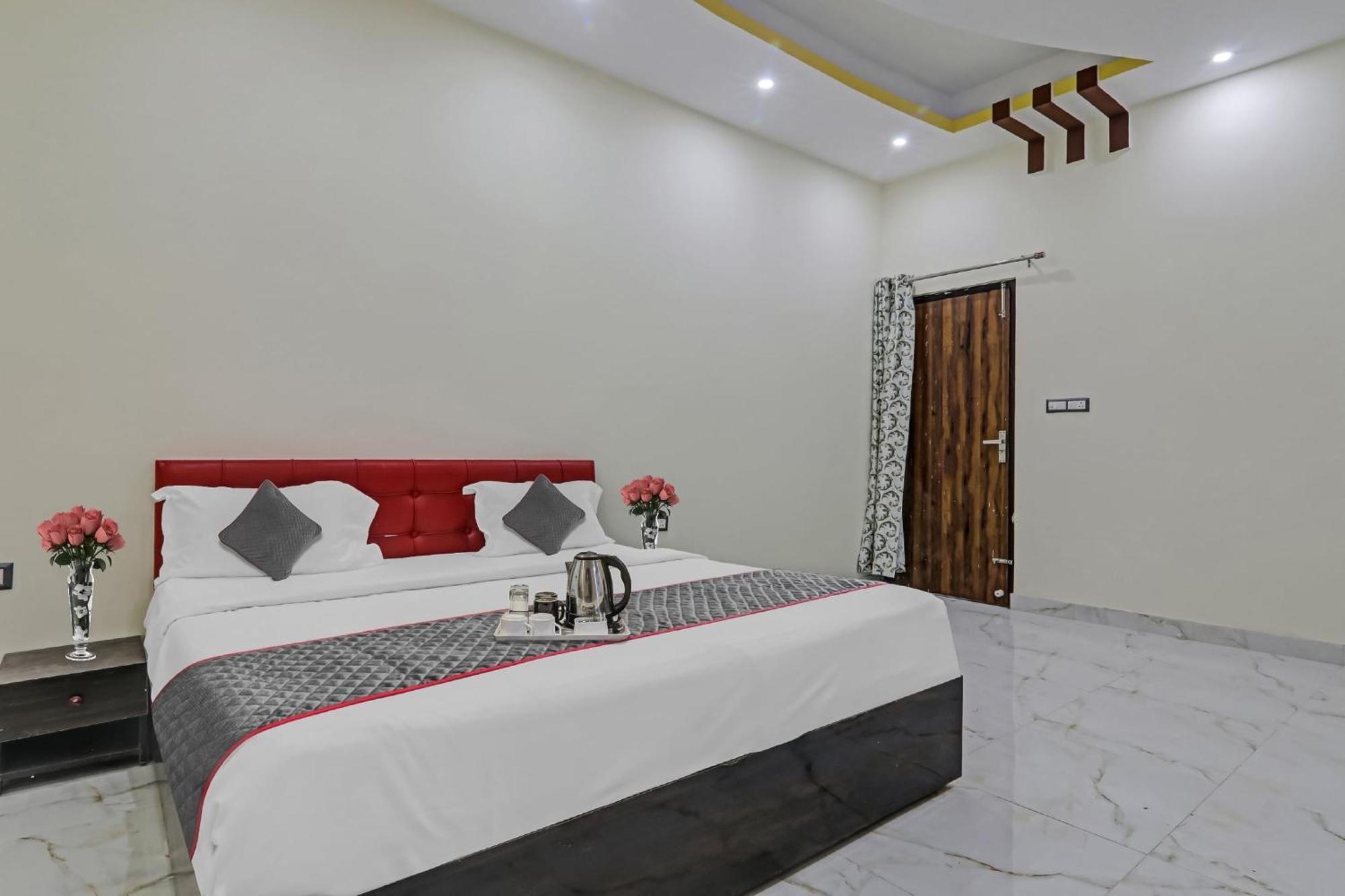 Townhouse Relax Inn Chinhat エクステリア 写真